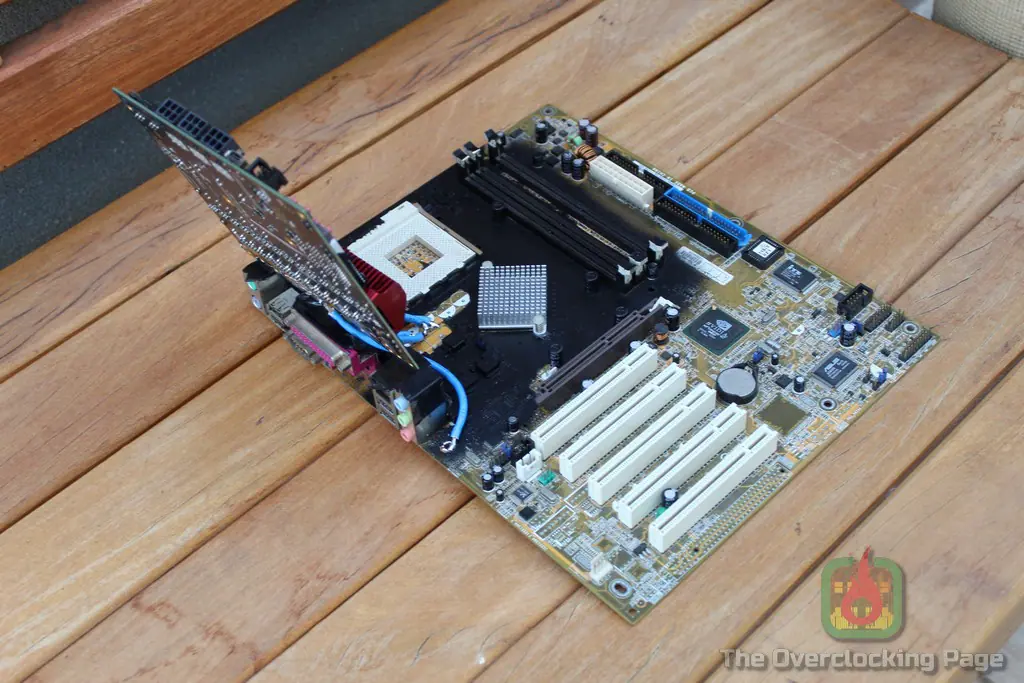 ASUS A7N8X-X + Athlon XP: Introdução e primeiros passos – Parte I 13