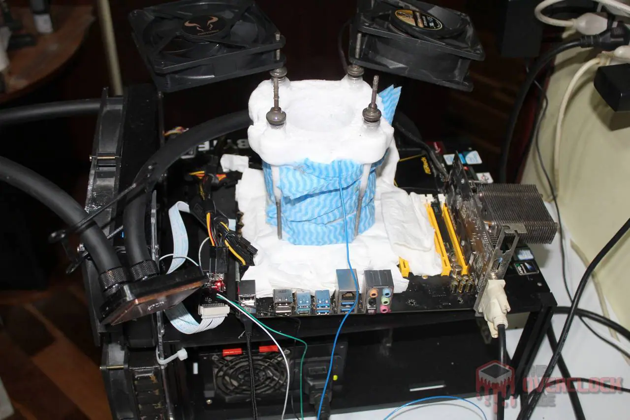 Overclock extremo (LN2) no Core i3 6100 - Experiência e resultados 18 i3 6100 bancada 4