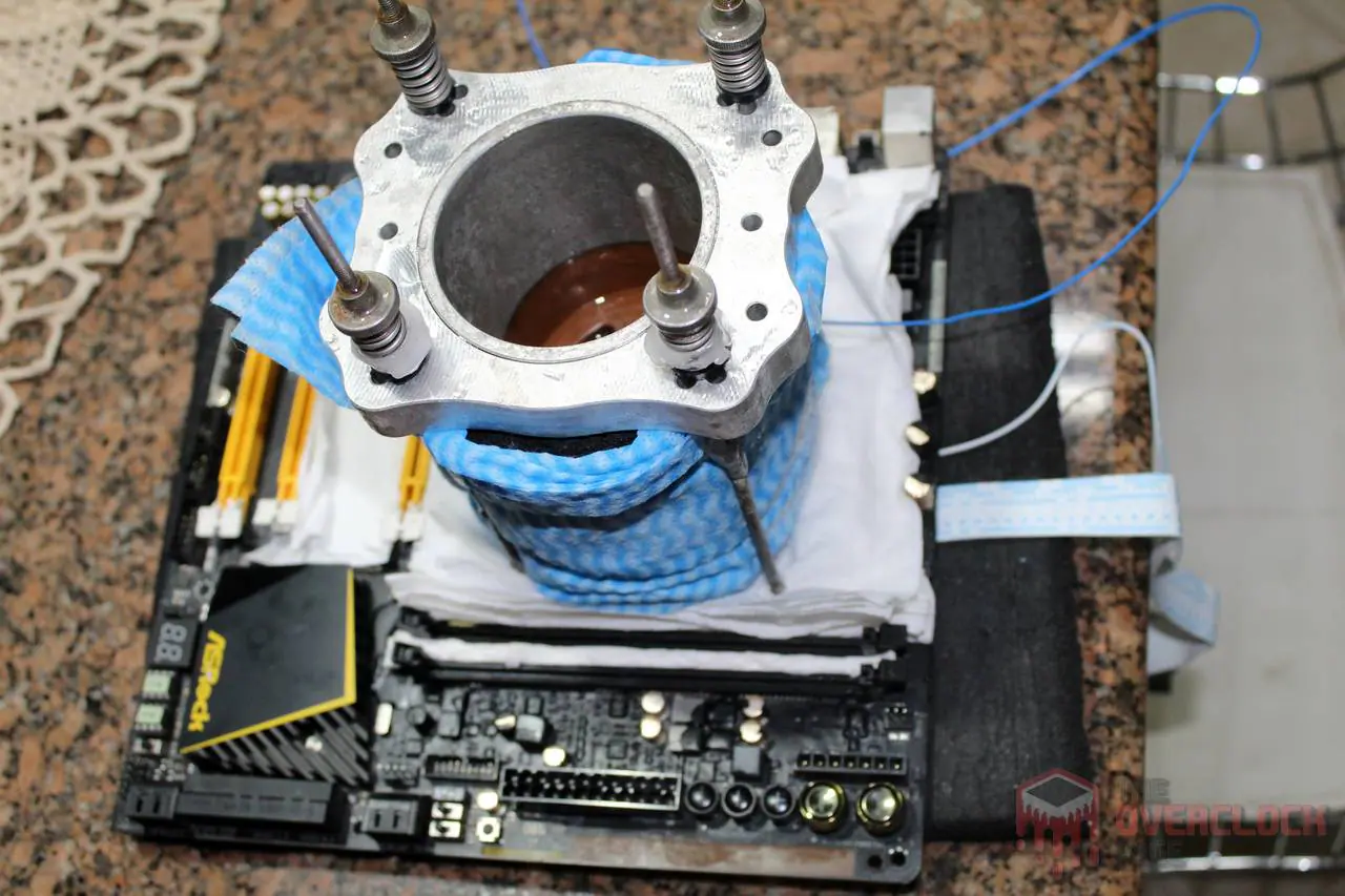 Overclock extremo (LN2) no Core i3 6100 - Experiência e resultados 23 i3 6100 bancada 5