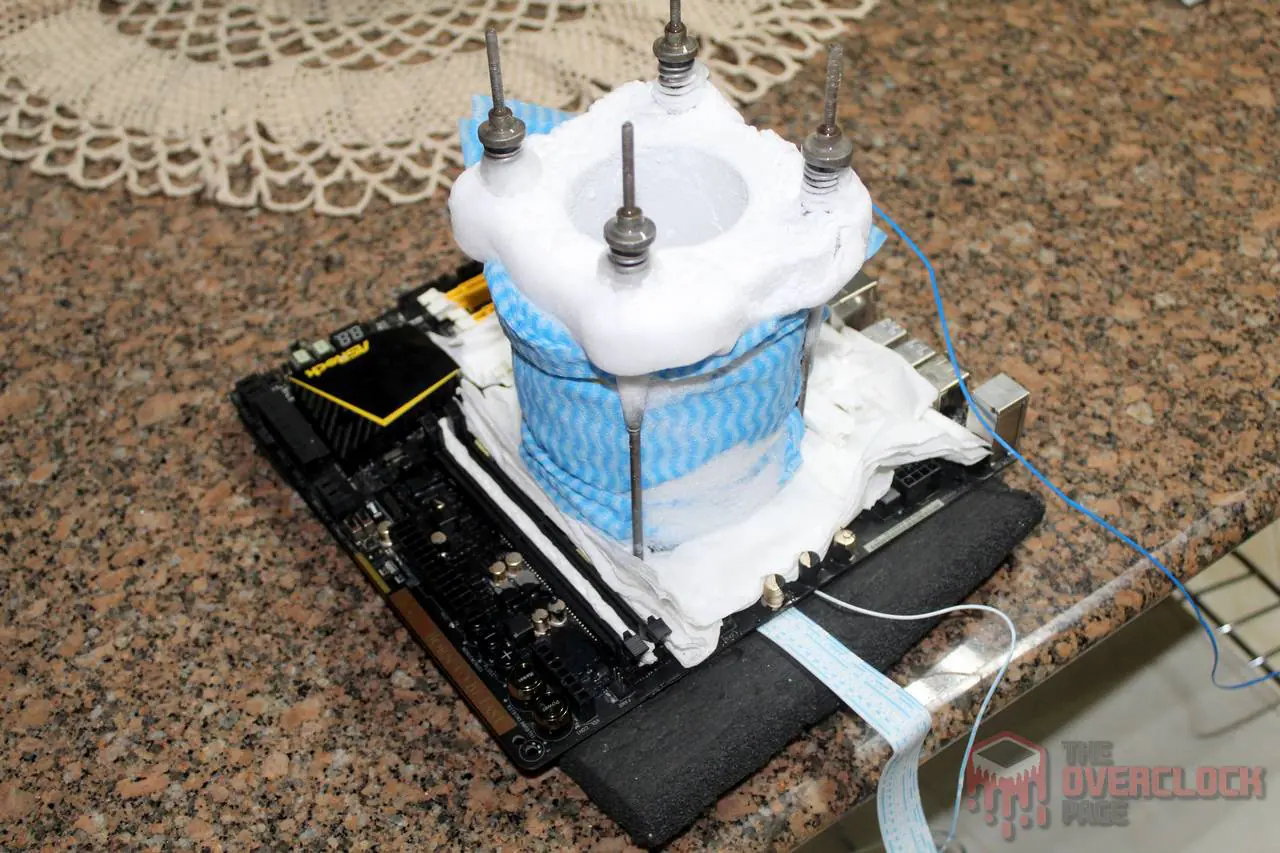 Overclock extremo (LN2) no Core i3 6100 - Experiência e resultados 22 i3 6100 bancada 6