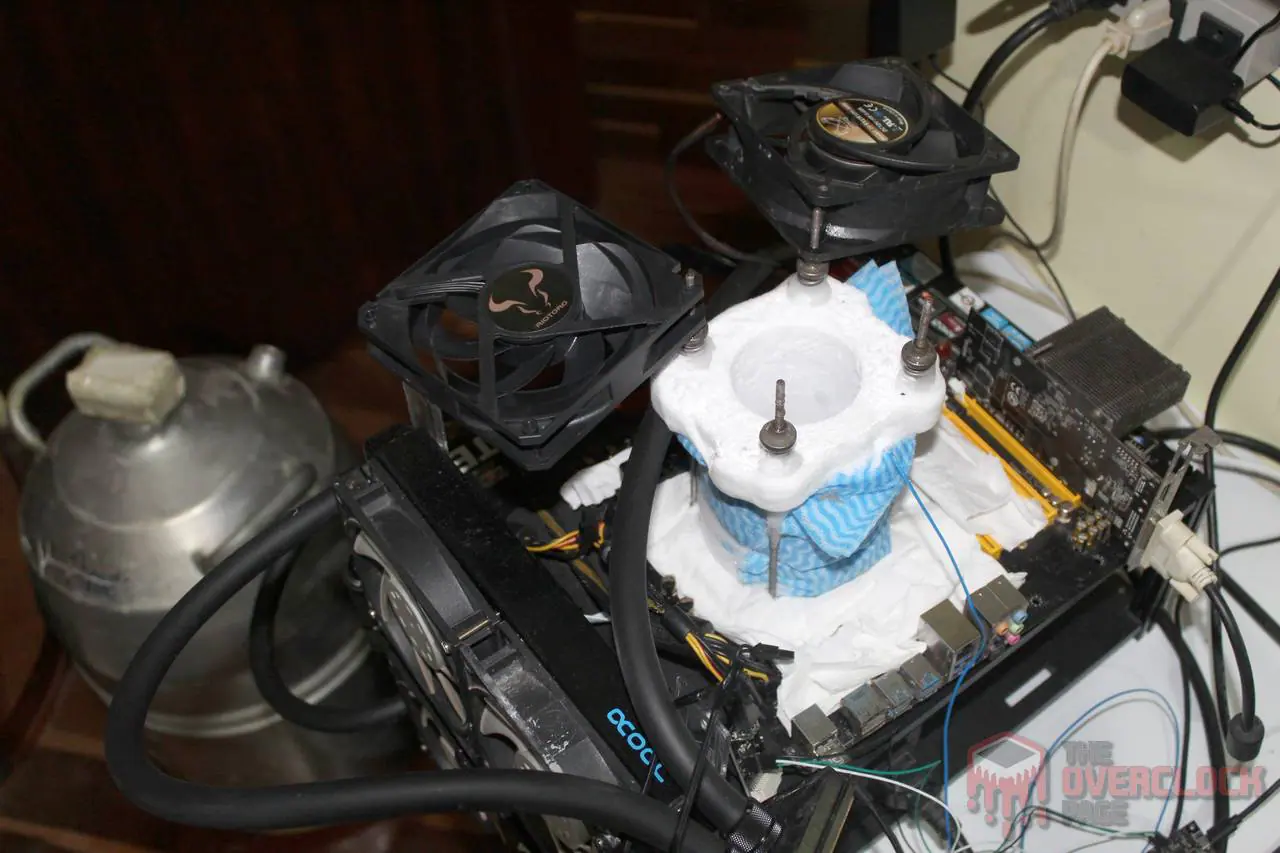 Overclock extremo (LN2) no Core i3 6100 - Experiência e resultados 19 i3 6100 bancada 8