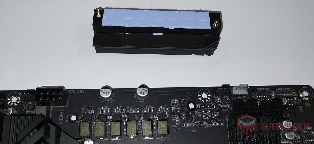 gigabyte x570s aorus elite ax dissipador vrm superior