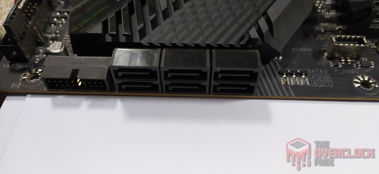gigabyte x570s aorus elite ax portas sata