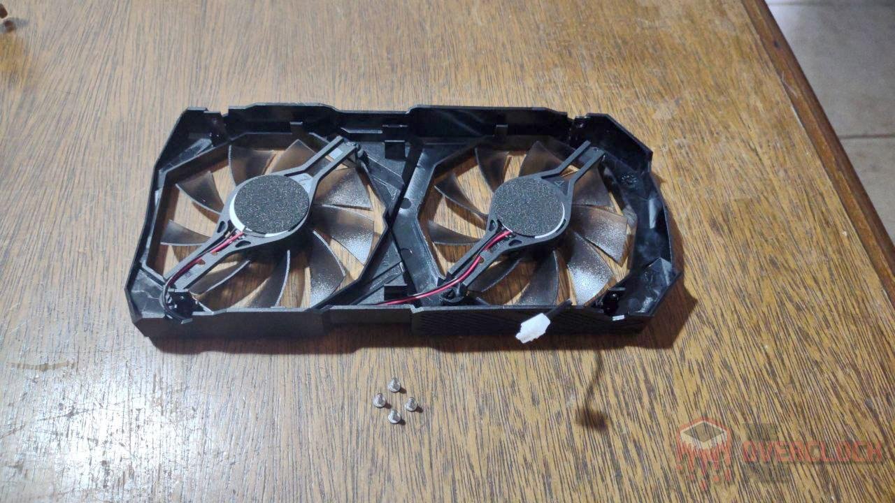 Nova revisão da RX 6600M - Uma aula sobre como transformar um sucesso em fracasso! 11 6600m rev2 cooler 1