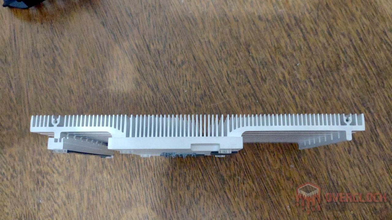 Nova revisão da RX 6600M - Uma aula sobre como transformar um sucesso em fracasso! 9 6600m rev2 dissipador 2