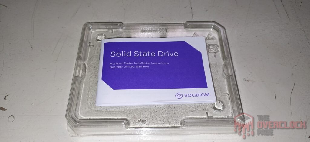 SSD Soldigm P44 Pro 2TB abrindo a Caixa