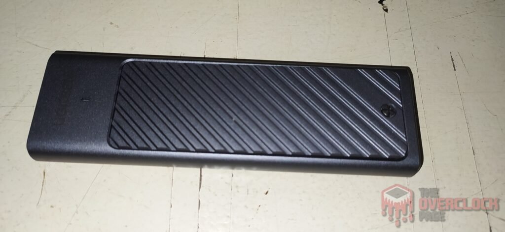Ugreen CM559 M.2 SATA/NVMe Enclosure Review 15 Ugreem CM559 External Enclosure Fechando a Enclosure
