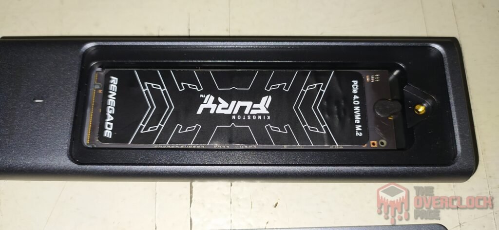 Ugreen CM559 M.2 SATA/NVMe Enclosure Review 13 Ugreem CM559 External Enclosure SSD Instalado