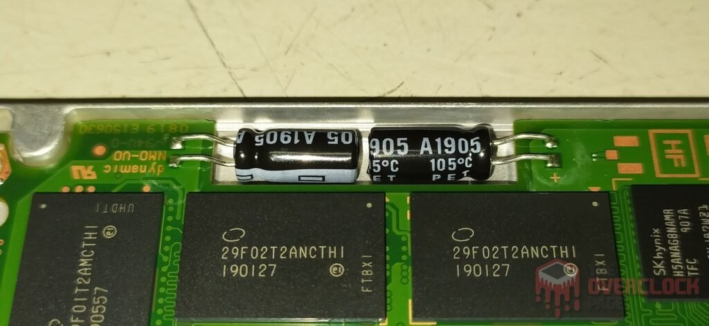 Review - Intel D3-S4510 3.84TB - Como um SSD de Datacenter se sai em uso cotidiano! 18 SSD Intel D3 S4510 3.84TB Capacitores 2