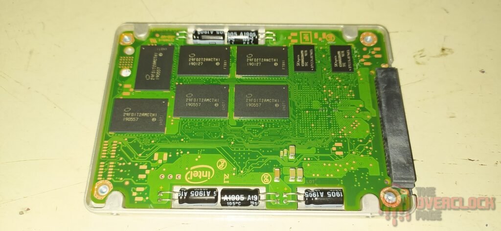 Review - Intel D3-S4510 3.84TB - Como um SSD de Datacenter se sai em uso cotidiano! 11 SSD Intel D3 S4510 3.84TB PCB Traseiro