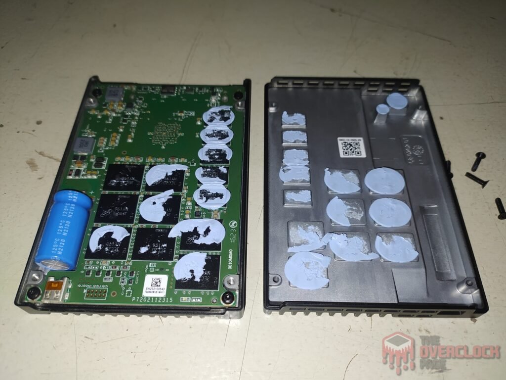 Memblaze Pblaze7 7940 7.68TB Abrindo o SSD