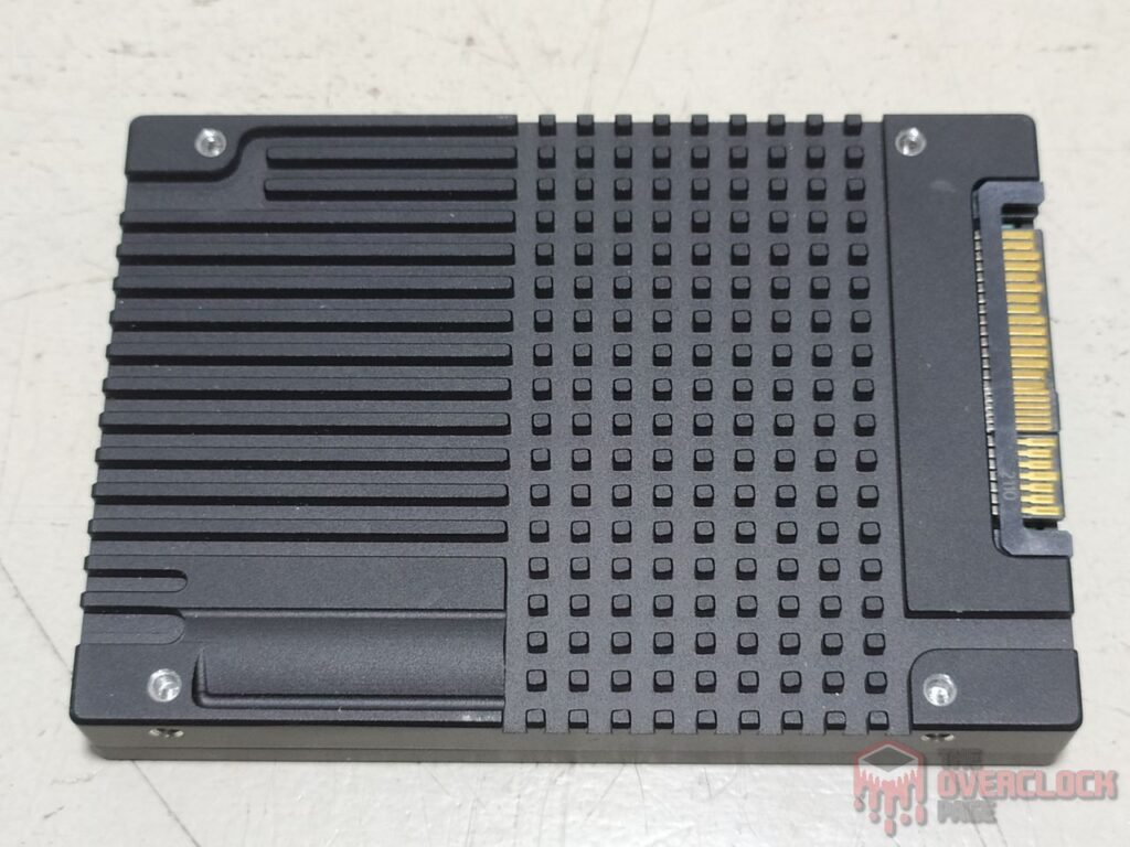 Review - SSD Memblaze PBlaze6 6530 3.84TB - Outro excelente SSD com preço agressivo! 8 SSD Memblaze PBlaze6 6530 3.84TB Traseiro