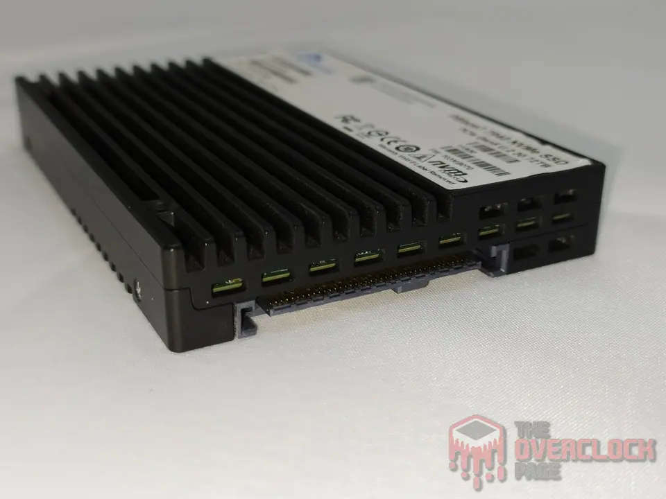 Memblaze PBlaze7 7940 30.72TB U.2 connector